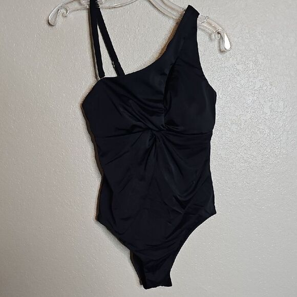 Swimsuits For All 8 Black One-Shoulder Cut Out Swimsuit - Picture 1 of 6